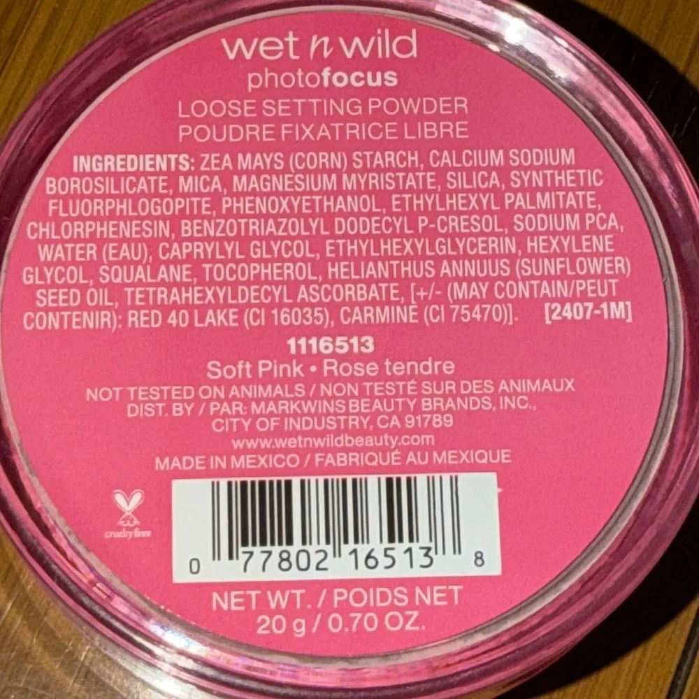 Wet n Wild PhotoFocus Loose Setting Powder in Soft Pink with Brush and Puff
